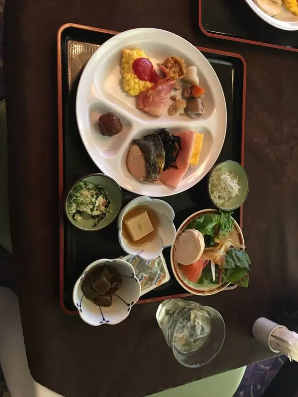 朝食