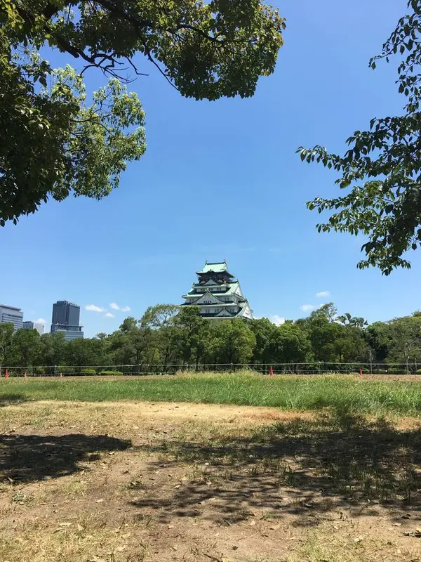 広場からのお城