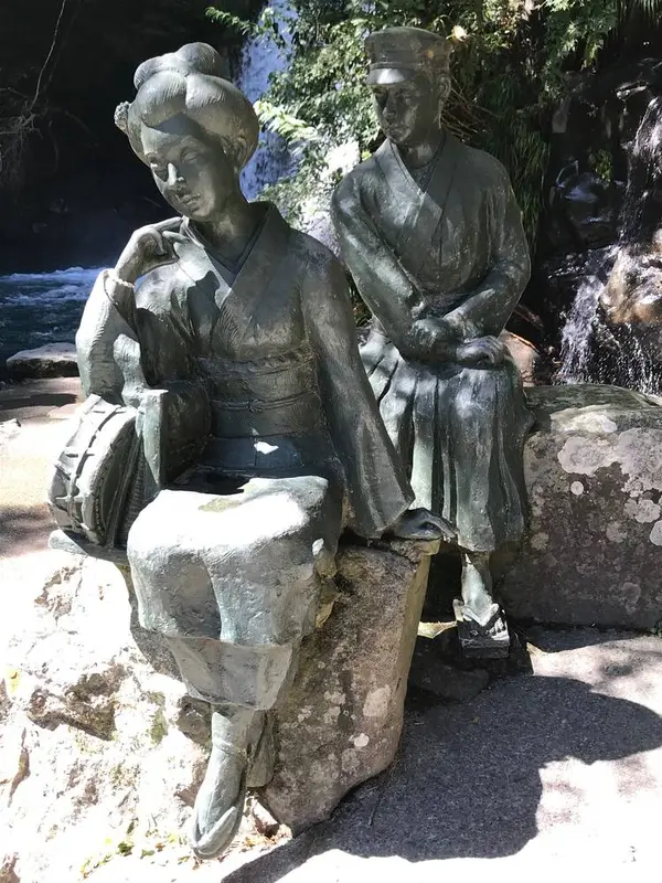 ブロンズ像「踊り子と私」