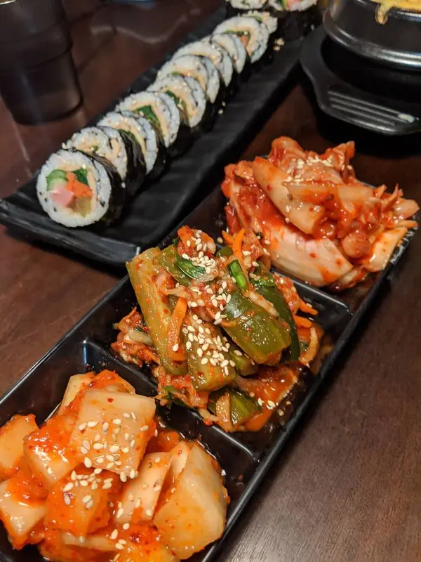 定番キムチとキムパブ