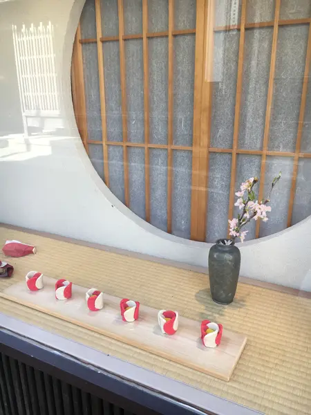 中西与三郎(和菓子屋)さんの糊こぼしと造花。