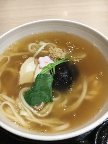 麺にも葛が入ってツルツルした食感。