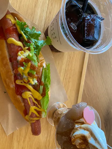 八鹿豚ﾎｯﾄﾄﾞｯｸ ＆ わらび餅パフェ