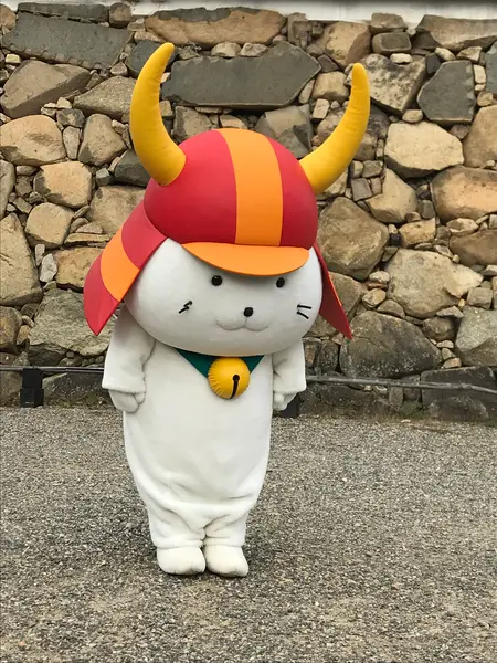 礼儀正しくご挨拶するひこにゃん