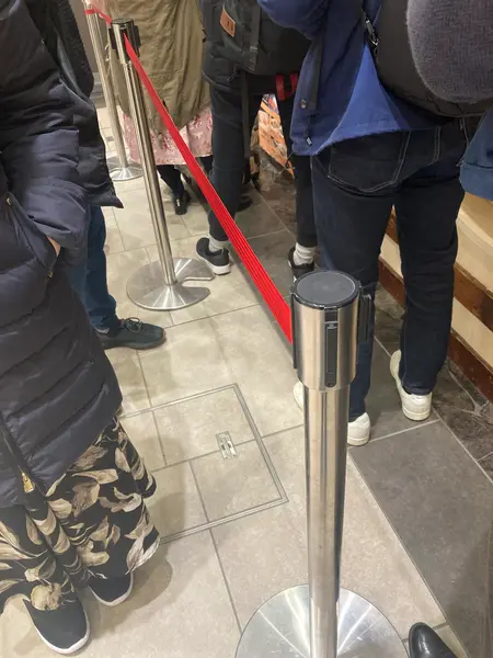 開店待ちの行列もできます