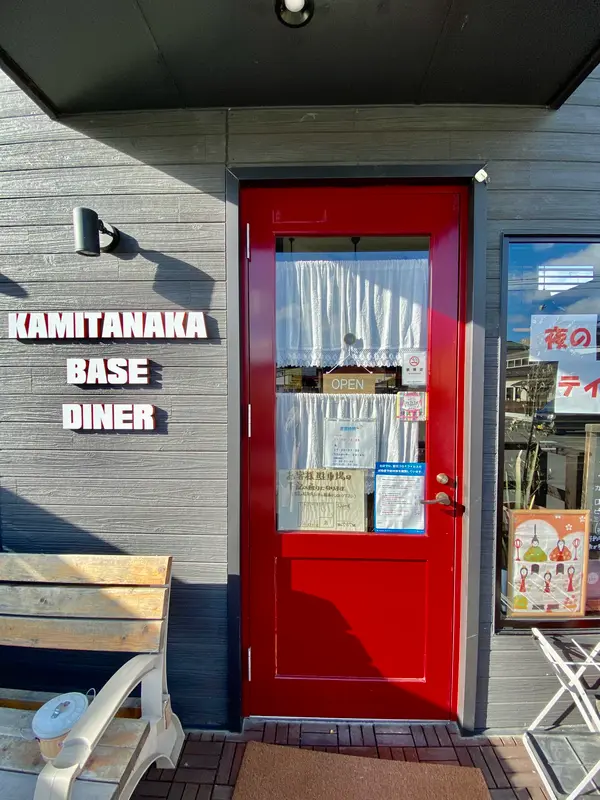 赤いドアが目印🚪
