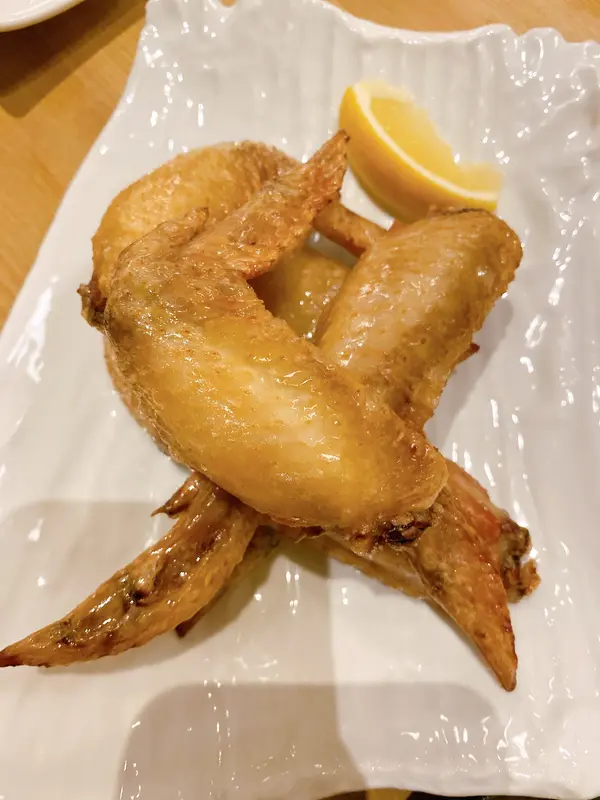 有名な手羽先 限定本数で 外で炙ってます