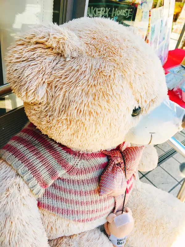 ランチにおすすめのパン屋さん。クマさんがお出迎え