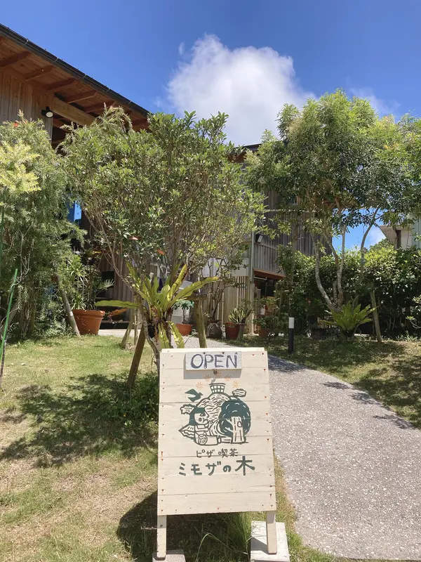 森の中に突如現れる素敵なお店♪