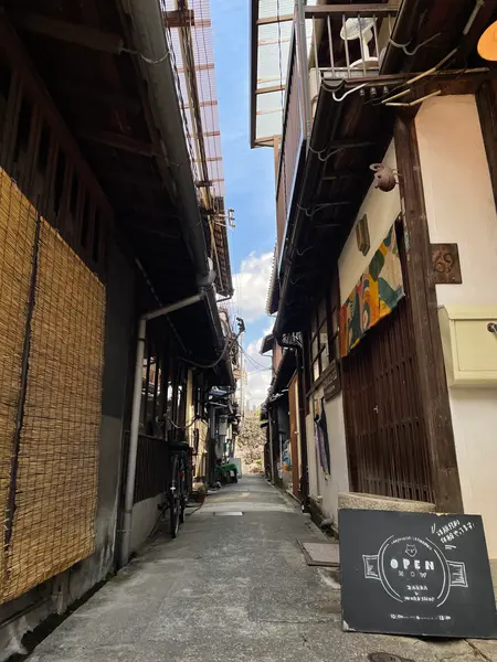 路地裏にはオシャレなお店がちらほら✨