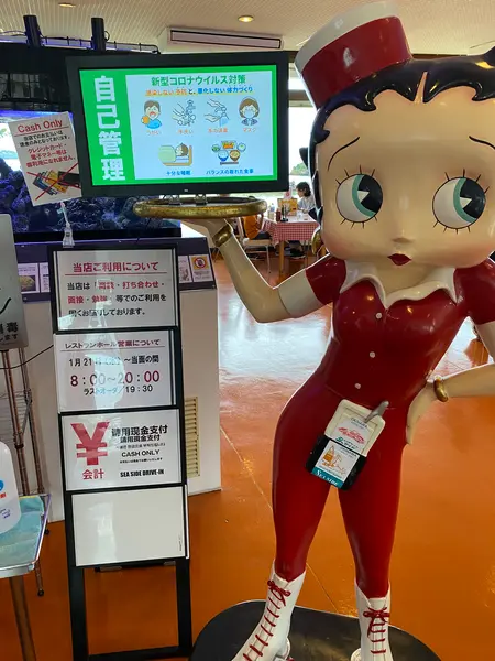 店内 昔のｫﾓﾁｬを沢山展示してます