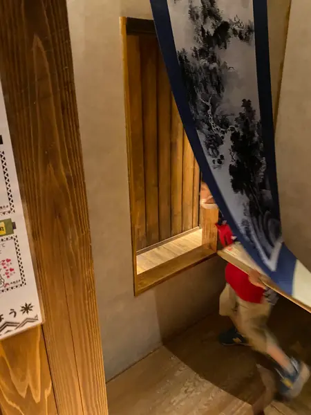 掛け軸の後ろに隠し部屋❗️