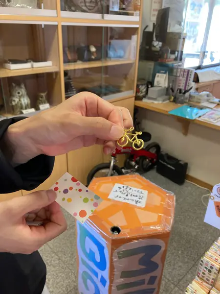 ストラップ付き
