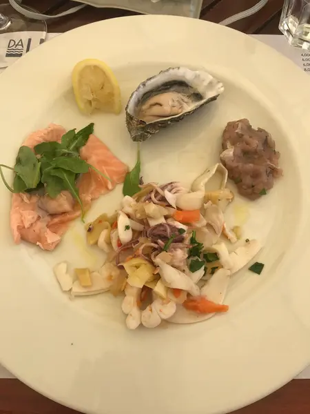 Da Luigi にはレストランもあります🐟