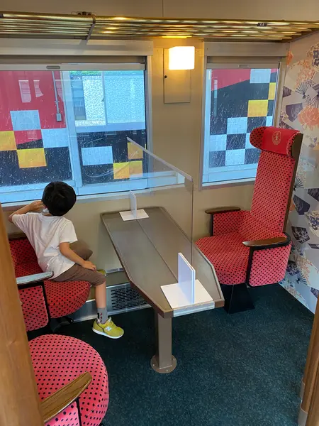 子連れなので半個室の座席を予約しました。