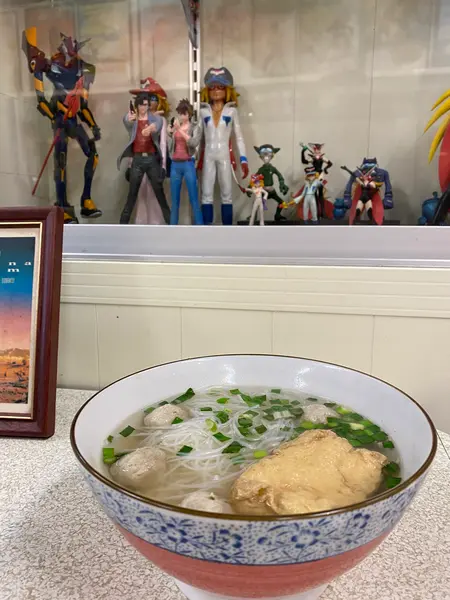 つみれと油揚げ入りビーフンスープ