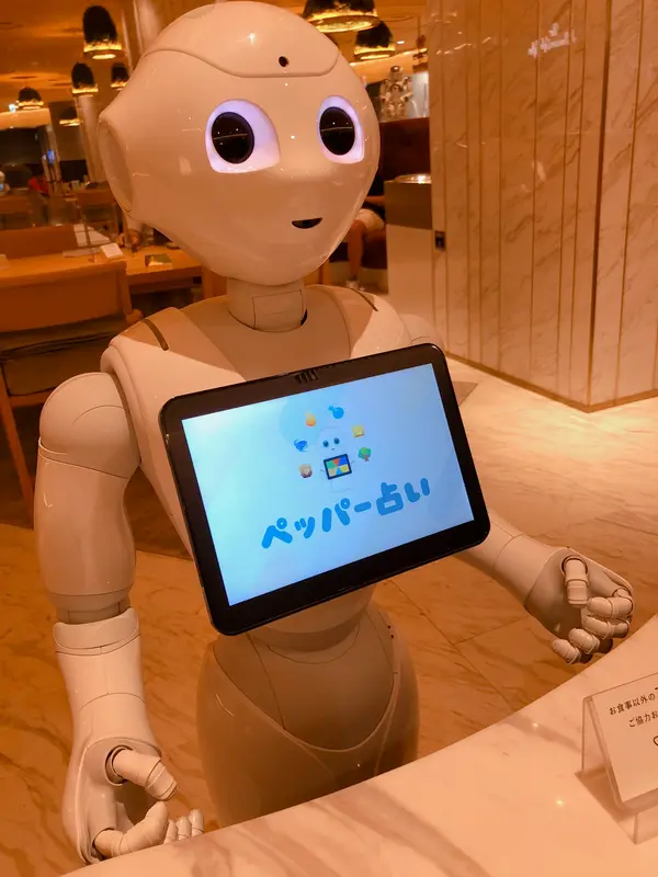 席にもペッパーくんがいます☆