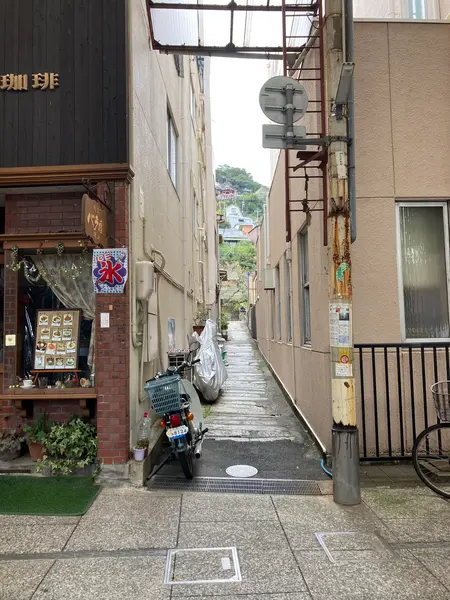 路地裏