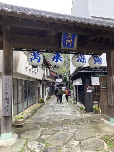 青石畳通り。