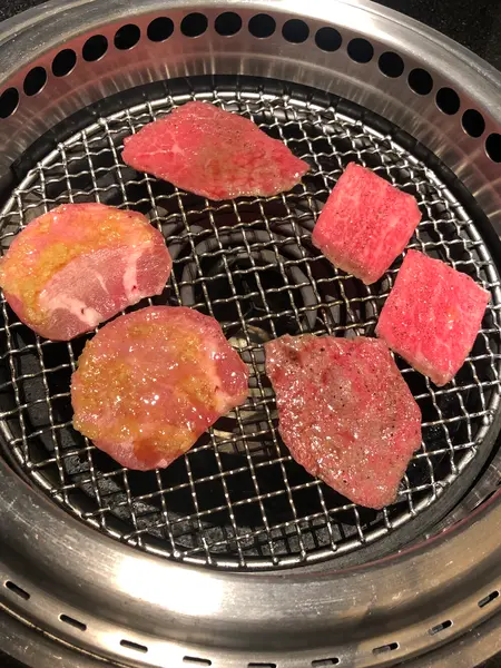 【個室確約】佐賀牛焼肉と極上希少部位佐賀牛の大盤切りの焼きすき焼きを含む昼から贅沢ランチコース