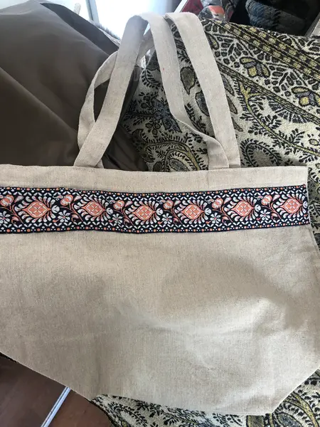 オントラベリングで買ったチロリアンテープを100均の麻の袋に付けてみました！