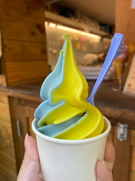 藍ソフトクリーム