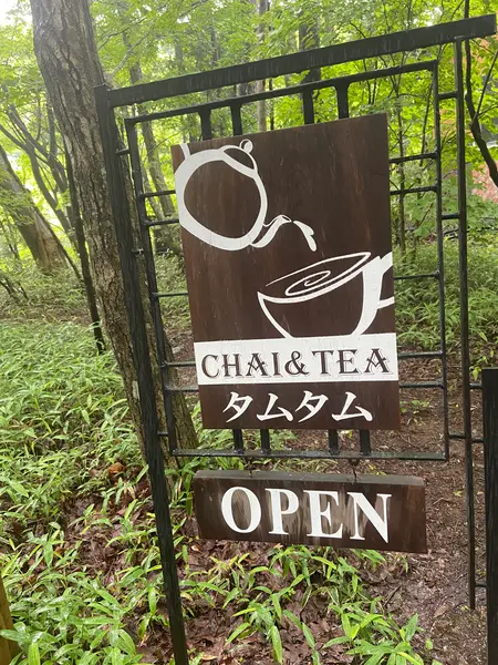 入り口にカフェ