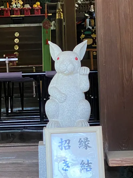 うさぎの石像も可愛いですね💕