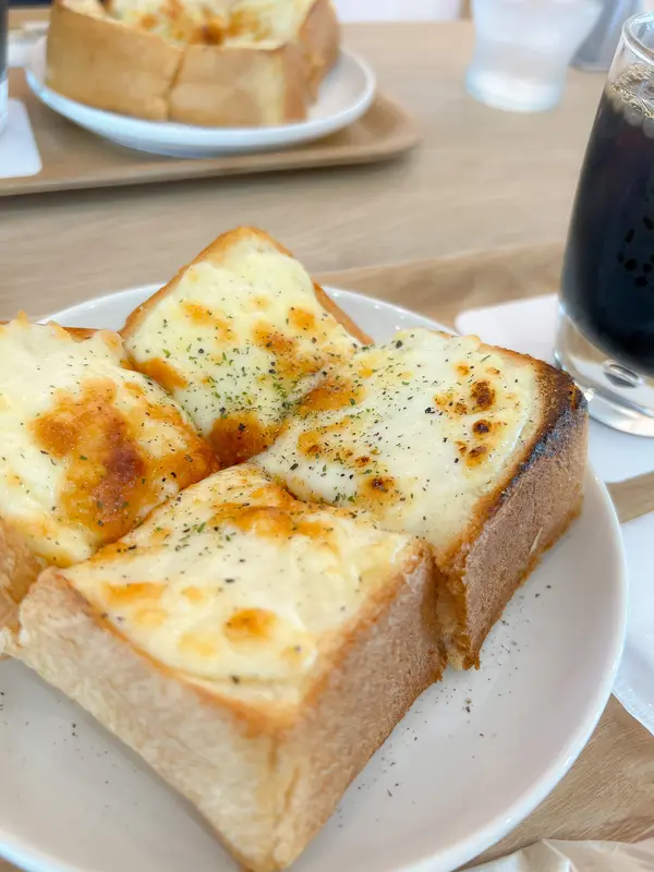 モーニングのチーズトースト
