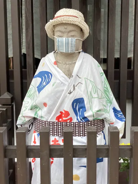 どこかにある変身地蔵。