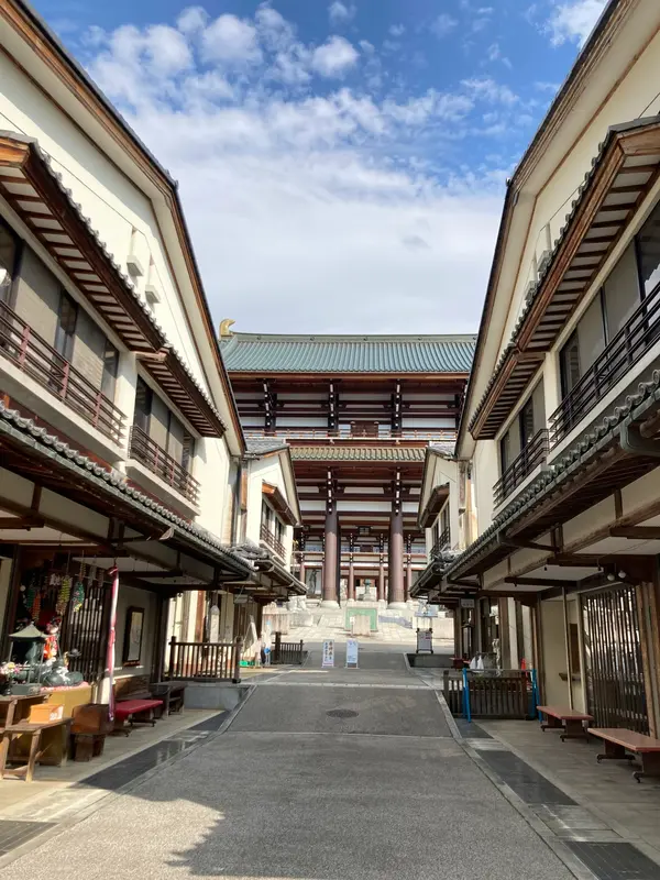 参道沿いの商店群