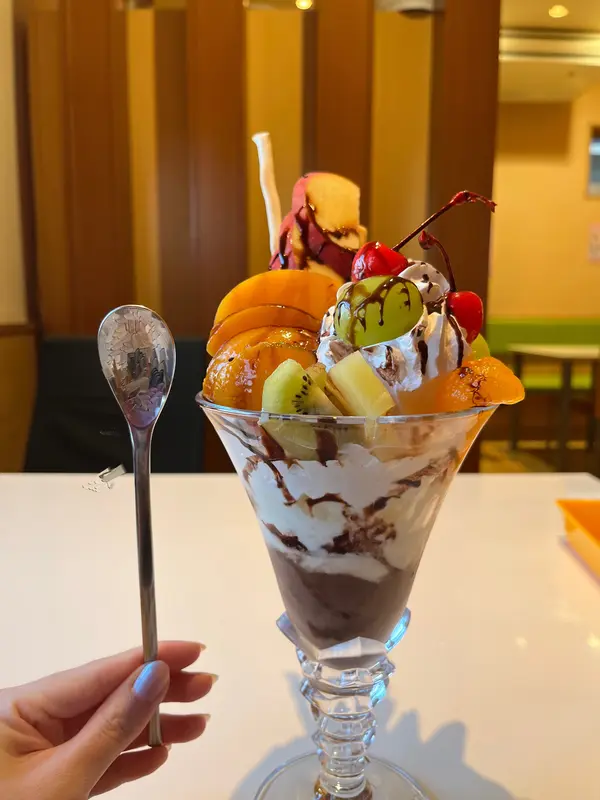 チョコレートパフェ大きさ比較