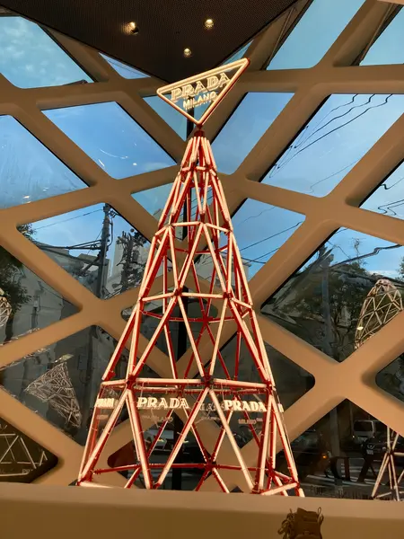 プラダ青山のツリー