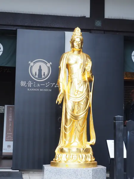 本尊の十一面観世音菩薩像を拝みました。