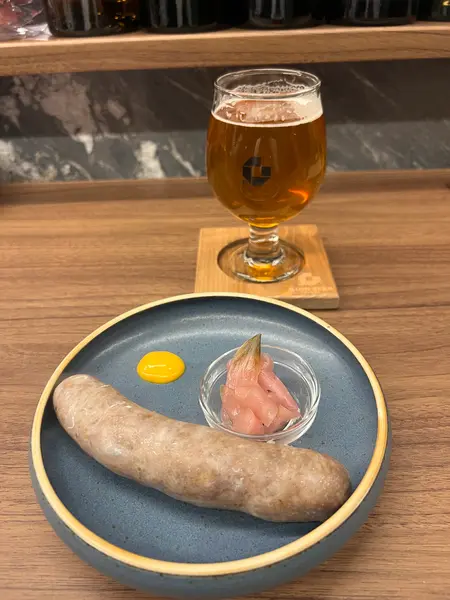 ソーセージは肉汁たっぷりでした