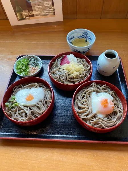 三色割り子そば