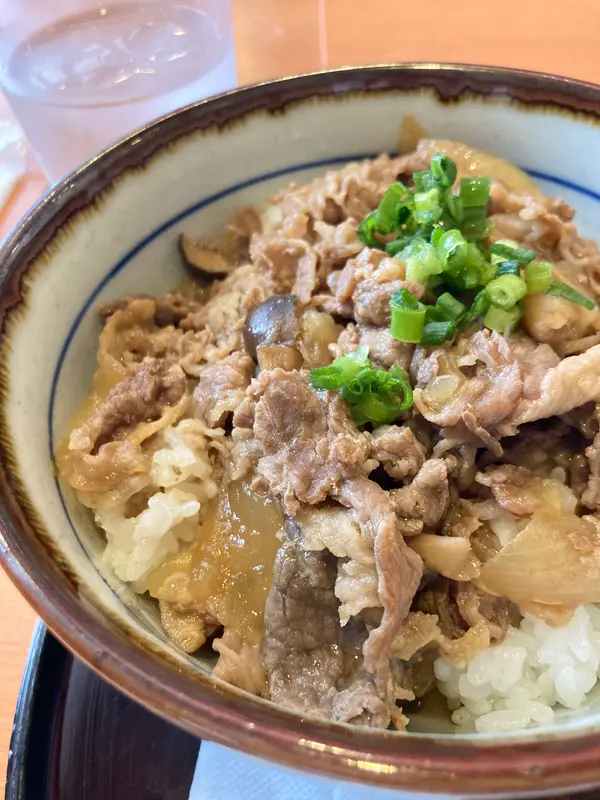 1階「カフェ」ではお食事もできます