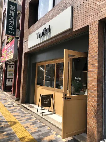 駒沢通り沿いにあります。