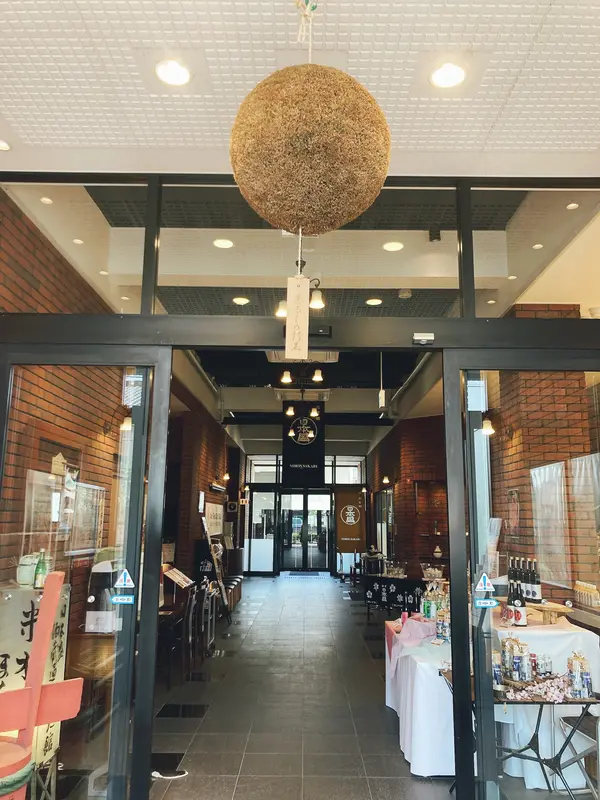 杉玉があるエントランス