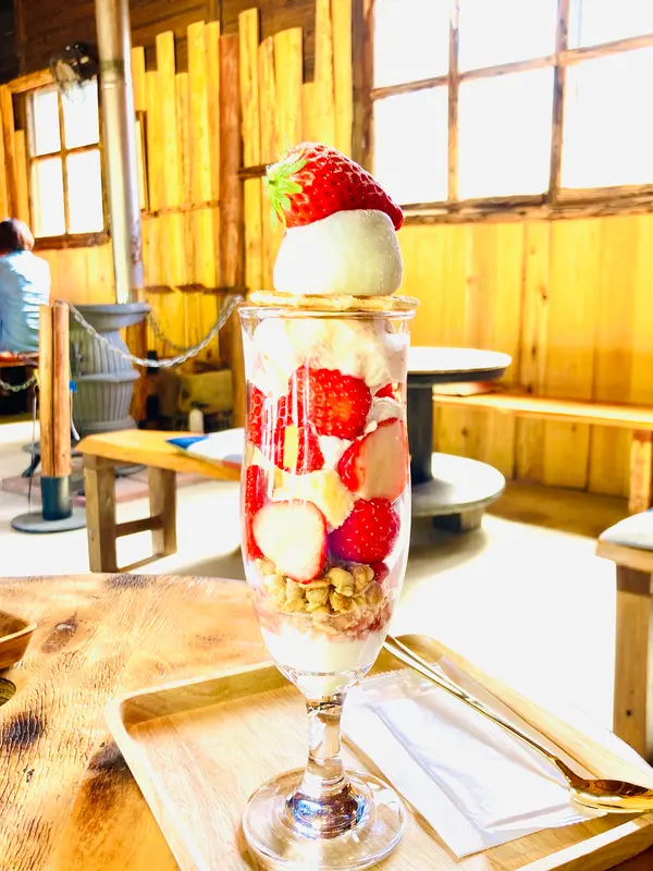 いちごパフェ