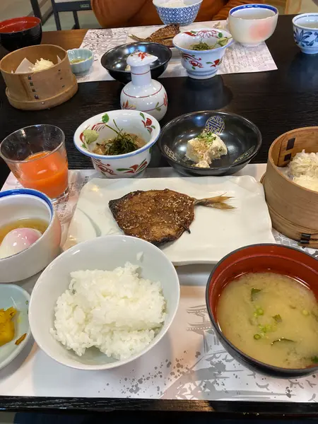 朝食