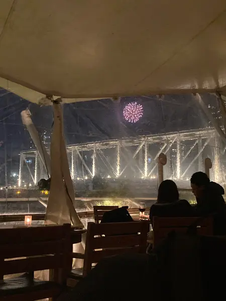 季節によって花火も見れます