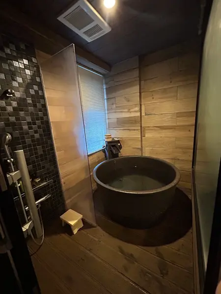 部屋に温泉もあります