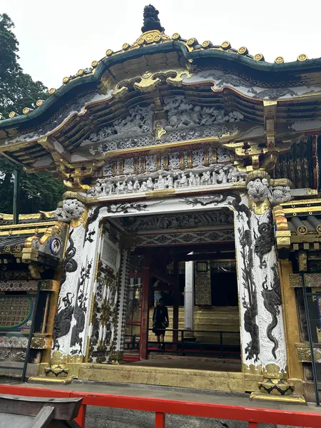 細かな装飾彫刻