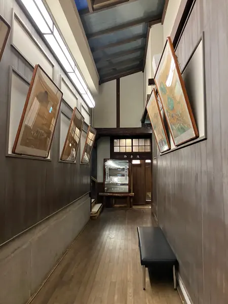 入り口から廊下