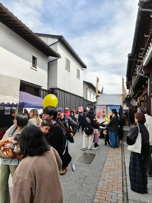 超賑やかな蔵周辺