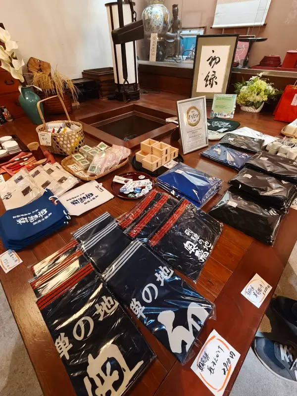店舗にはグッズ類がズラリ