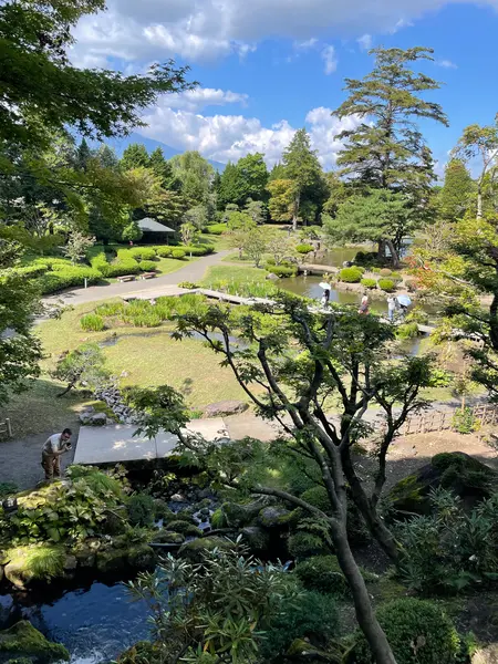 広大な庭