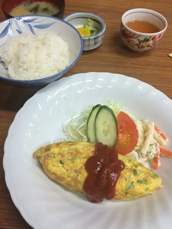 具材たっぷりオムレツ定食