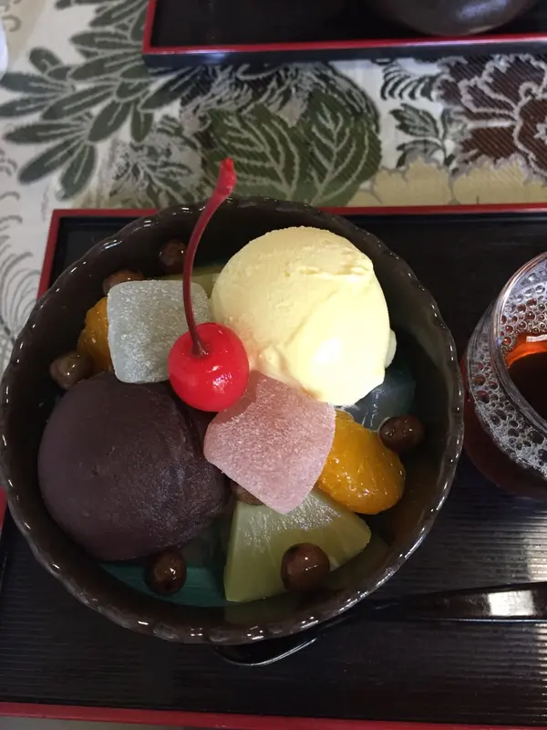 クリームあんみつ